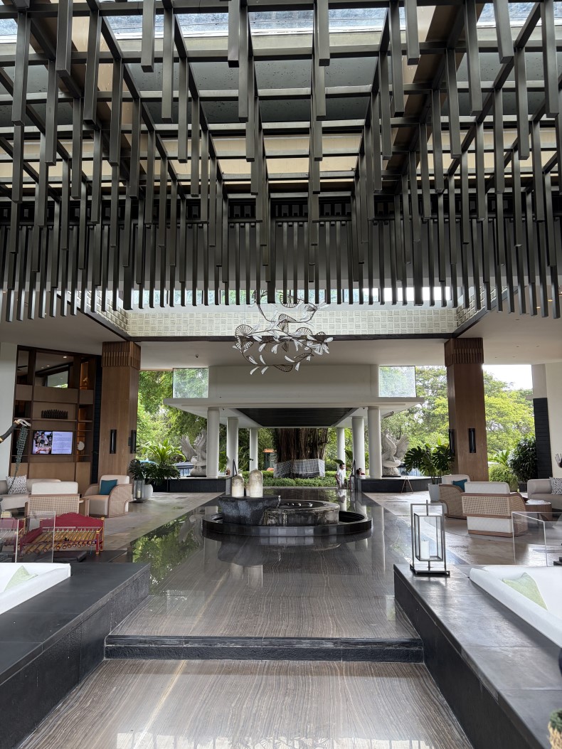 ¿ì¸¶³ª¹ß¸® ·Îºñ Á÷¿øµéÀÌ Á¤¸» Ä£ÀýÇϽðí ÀüÅë¾Ç±â·Î ¸¶À½ ¾ÈÁ¤±îÁö Çà¿îÆÈÂîµµ ¹Þ¾Æ ÇÑÃþ ´õ ½ÅÈ¥¿©Çà¿¡ Çà¿îÀ» ±êµé°Ô ÇØÁÖ´Â °Í °°¾Æ °¨µ¿¹Þ¾Ò¾î¿ä